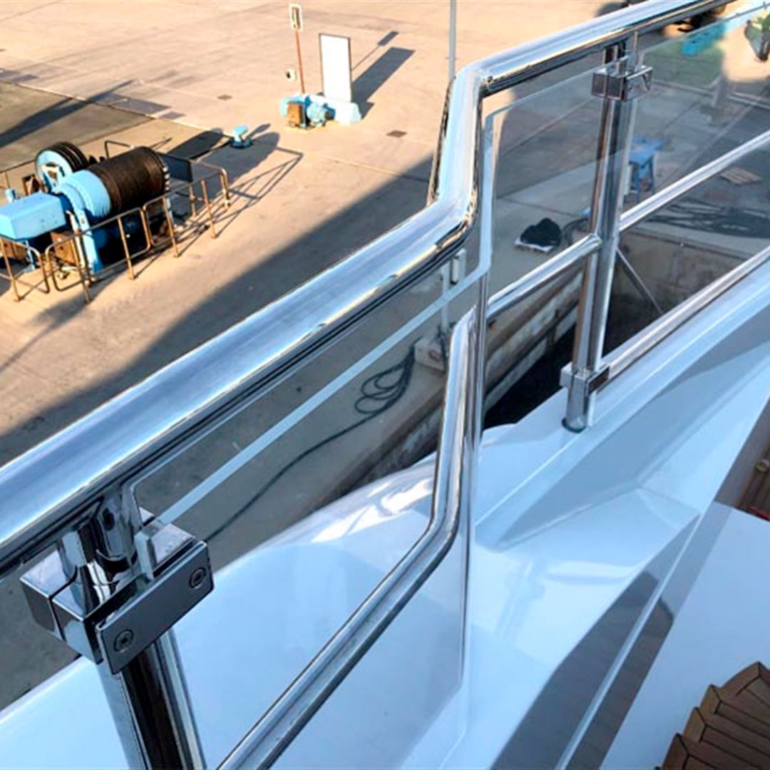 allestimento mezzi di trasporto parabrezza in policarbonato yacht nave barca